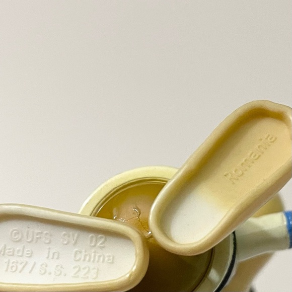 Snoopy World Tour Romania Figure Toy - Picture 8 of 12